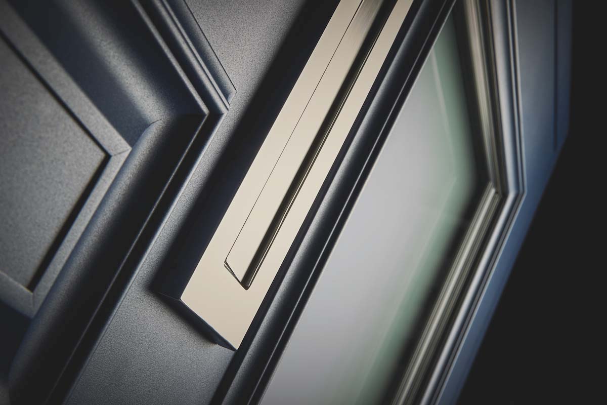 letterbox-of-aluminium-door